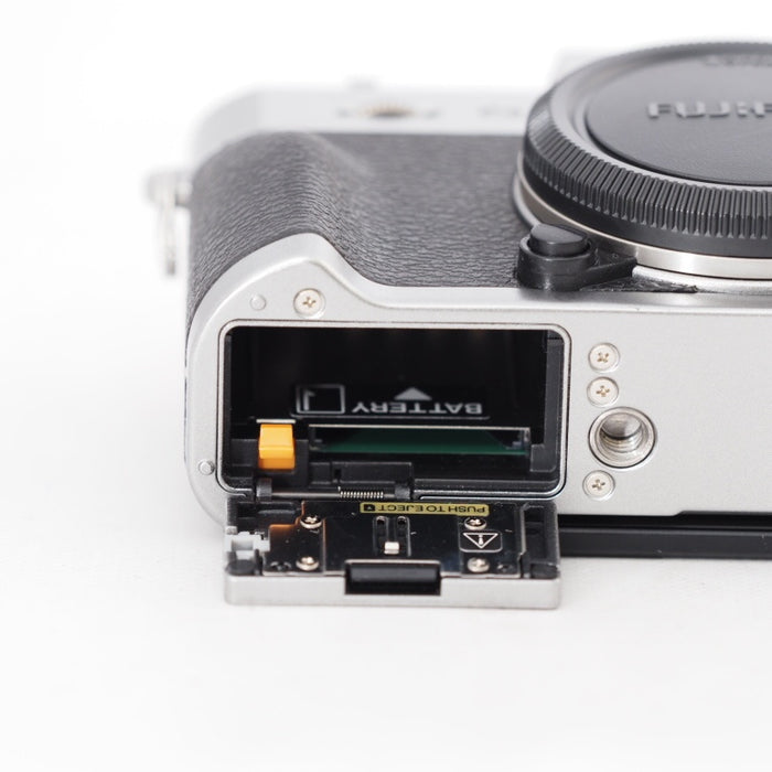 FUJIFILM フジフイルム ミラーレス一眼カメラ X-T30 ボディ シルバー X-T30-S #13006