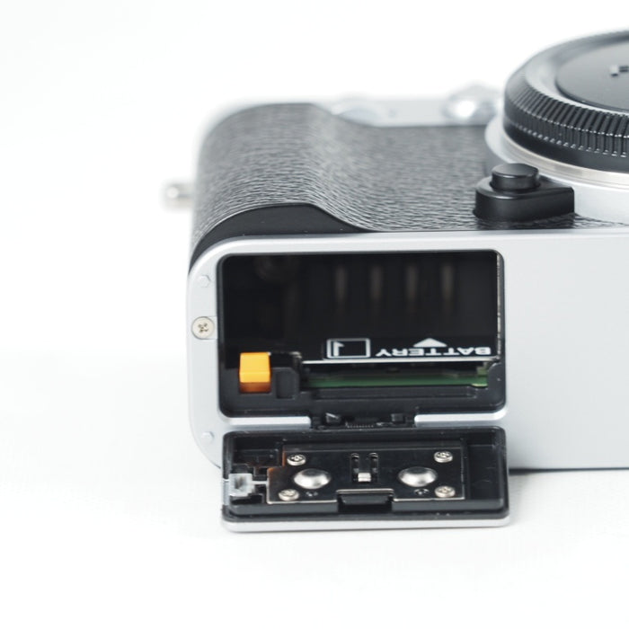 FUJIFILM 富士フイルム ミラーレス一眼レフカメラ X-E5 XF23mm キット シルバー #13808