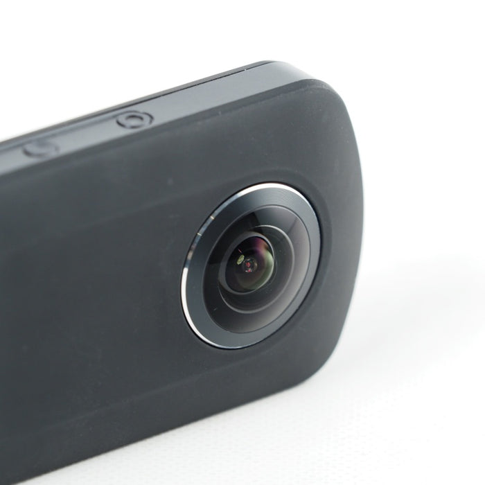 RICOH THETA S ブラック 360度全天球カメラ 360° Full HD 30fps フルハイビジョン動画 25分間連続撮影可能 精度の高い自然なスティッチング HDR合成撮影で明暗差のある室内撮影もきれいに撮影できます 910720 #13821