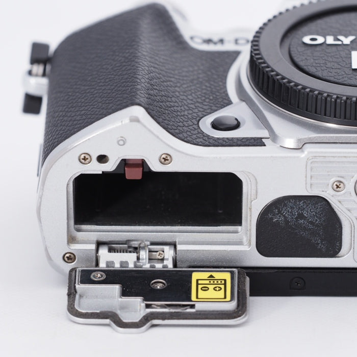 OLYMPUS オリンパス ミラーレス一眼カメラ OM-D E-M5 MarkIII ボディ Silver #10372