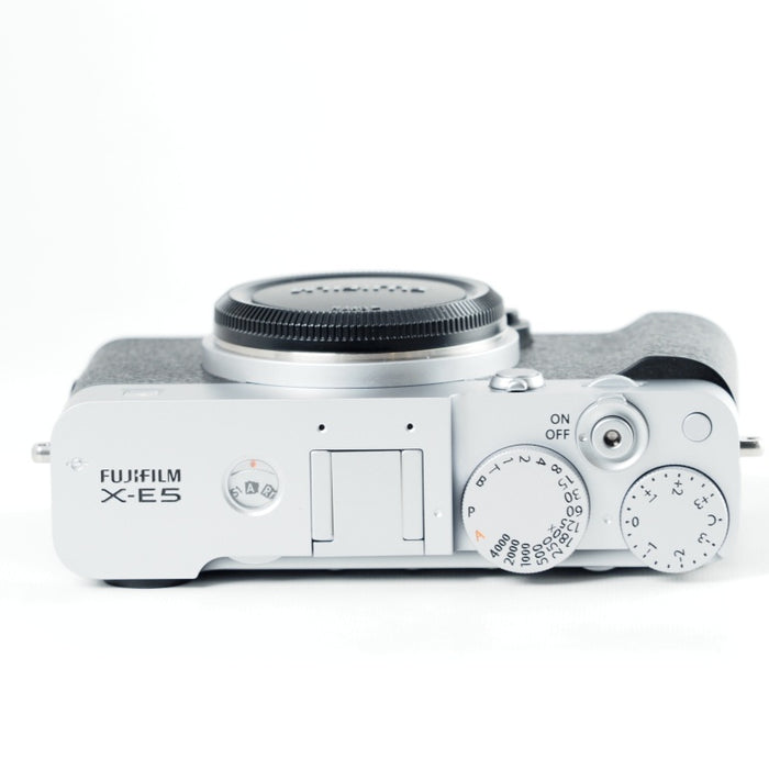 FUJIFILM 富士フイルム ミラーレス一眼レフカメラ X-E5 XF23mm キット シルバー #13808