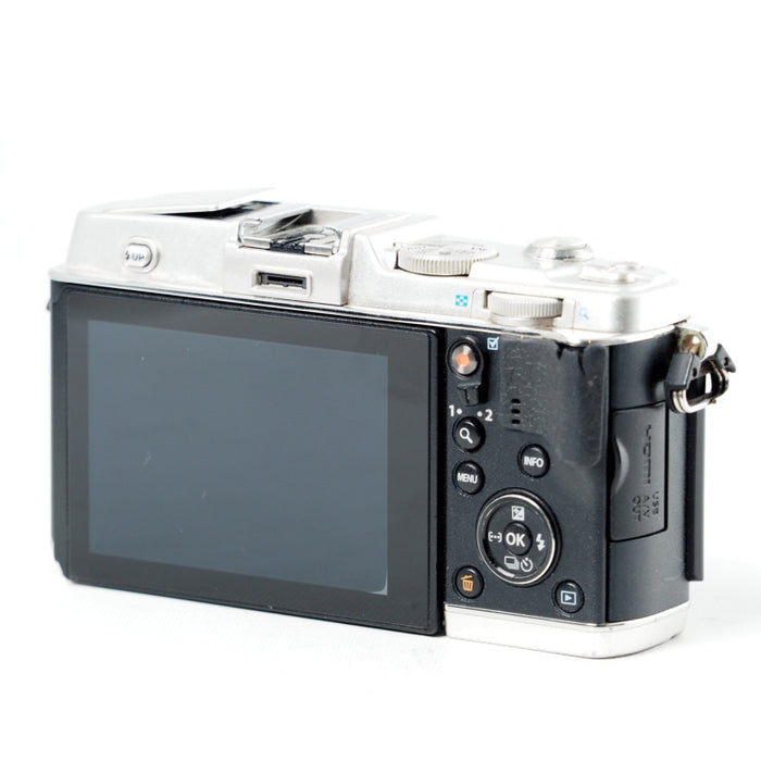 OLYMPUS ミラーレス一眼 PEN E-P5 ボディ シルバー オリンパス EP5 BODY SLV #14646