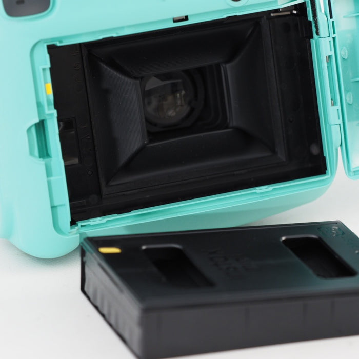 FUJIFILM インスタントカメラ チェキ instax mini8プラス 接写レンズ・純正ハンドストラップ付き ミント INS MINI 8P MINT #12722