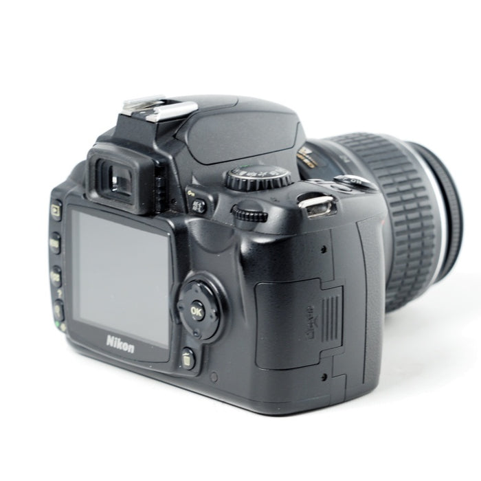 Nikon ニコン デジタル一眼レフカメラ D40 レンズキット ブラック D40BLK #14317