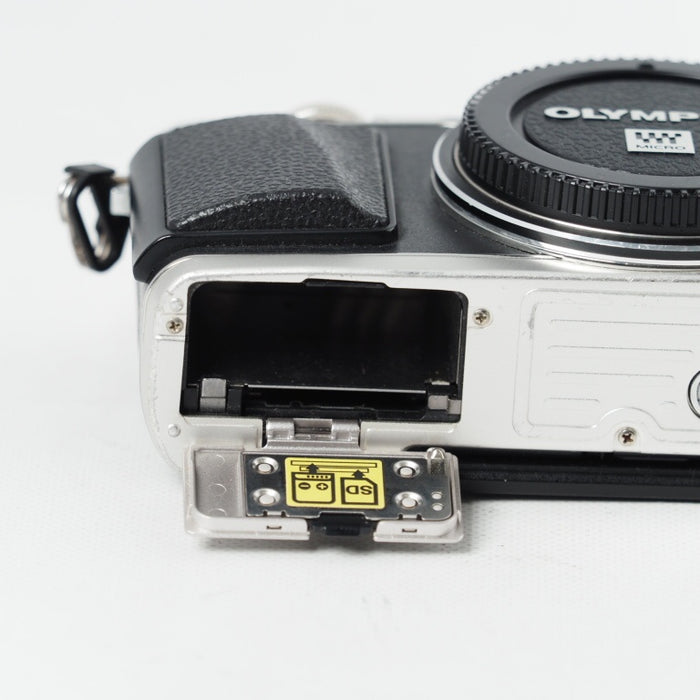 OLYMPUS ミラーレス一眼 PEN E-P5 ボディ シルバー オリンパス EP5 BODY SLV #14646
