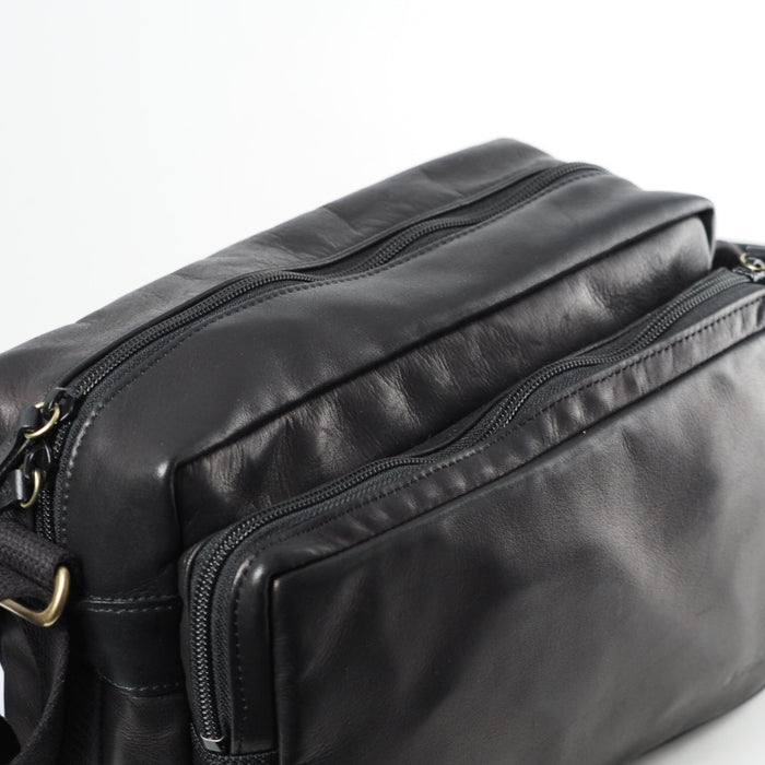 ARTISAN&ARTIST* アルティザン・アンド・アーティスト [牛革カメラバッグ ブラック] GCAM-1100BLK #13659