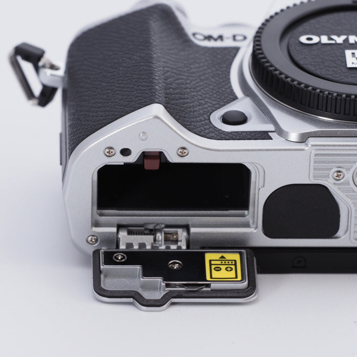 OLYMPUS オリンパス ミラーレス一眼カメラ OM-D E-M5 MarkIII ボディー